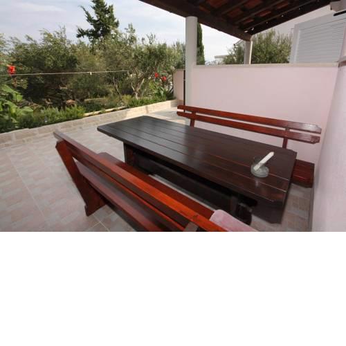 Apartments by the sea Splitska, Brac - 5664