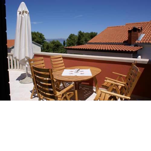 Apartments by the sea Supetar, Brac - 4274