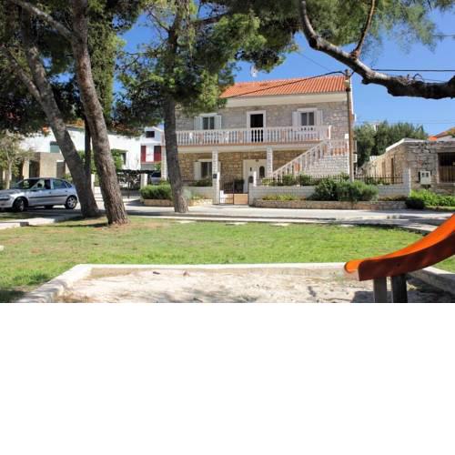 Apartments by the sea Sutomiscica, Ugljan - 8474