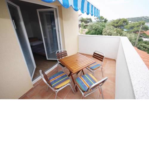 Apartments by the sea Tisno, Murter - 3209