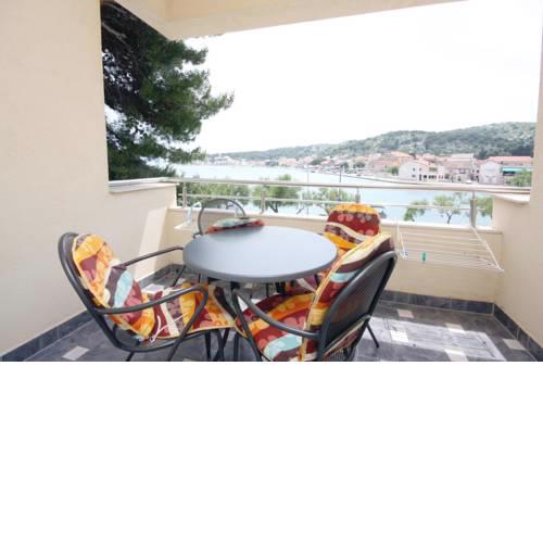 Apartments by the sea Tisno, Murter - 3222