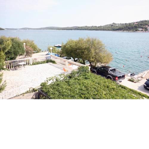 Apartments by the sea Tisno, Murter - 3224