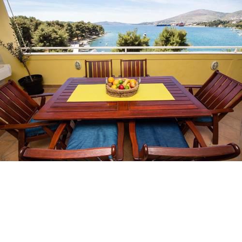 Apartments by the sea Trogir - 2052