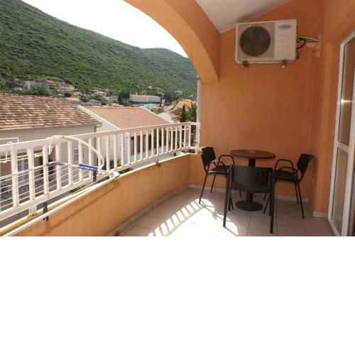 Apartments by the sea Trpanj, Peljesac - 3162