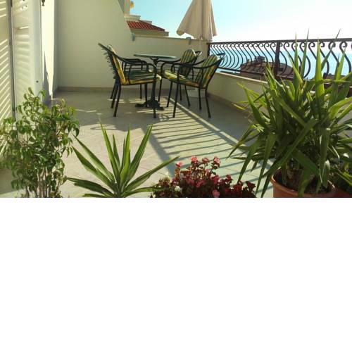 Apartments by the sea Tucepi, Makarska - 16830