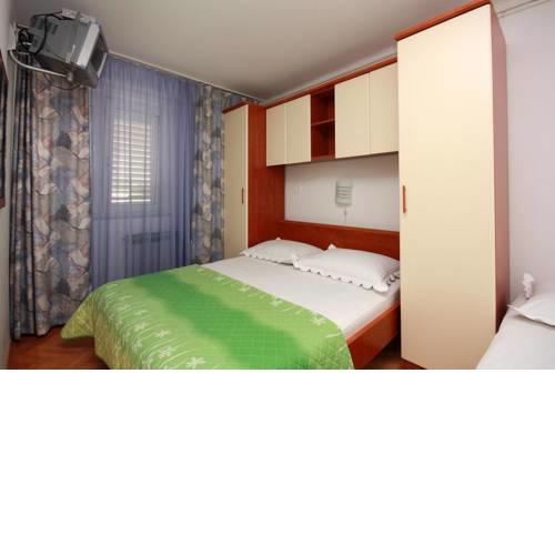 Apartments by the sea Tucepi, Makarska - 2666