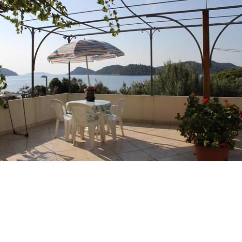 Apartments by the sea Ubli, Lastovo - 8355