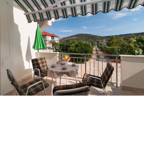 Apartments by the sea Vinisce, Trogir - 6015