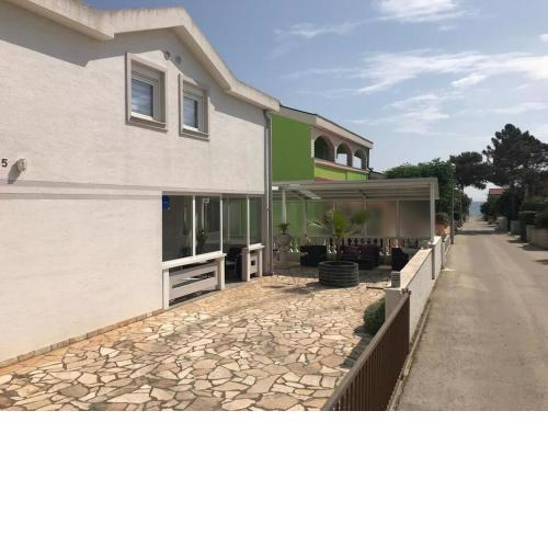Apartments by the sea Vir - 18507