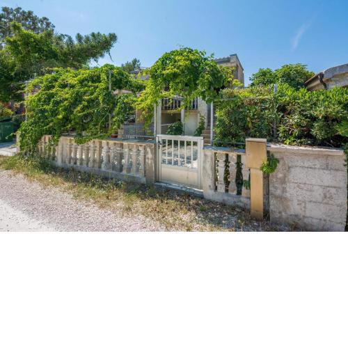 Apartments by the sea Vir - Kozjak, Vir - 19094