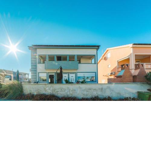 Apartments by the sea Vir - Lozice, Vir - 18578
