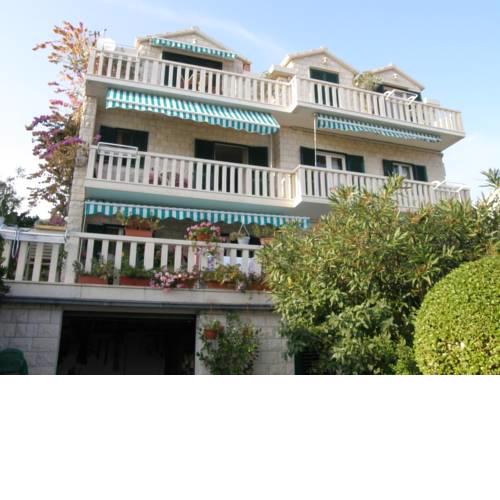 Apartments Clara in Bol (3416)