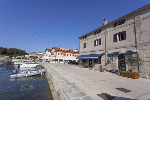Apartments Cres