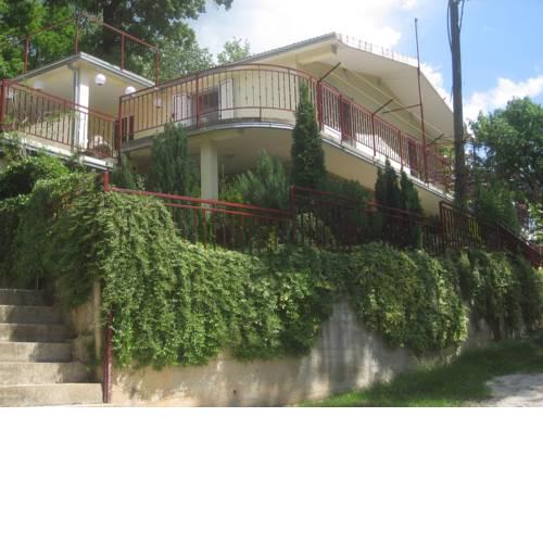 Apartments Cvitini Dvori Garjak