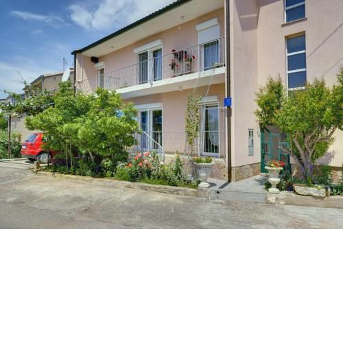 Apartments Danilo