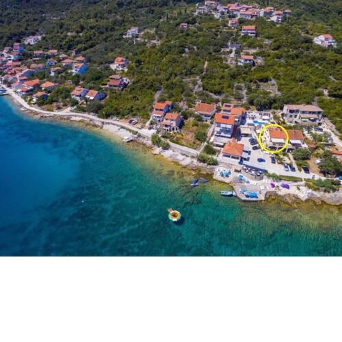 Apartments Davor - 20m from sea