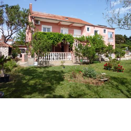 Cozy apartments 50 m to beach, garden, parking - Domagoj I