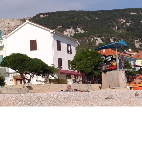 Apartments Dominik next to the Beach
