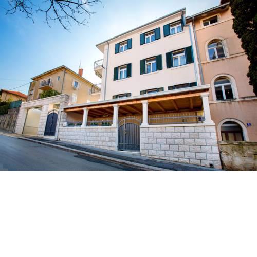 Apartments Dora