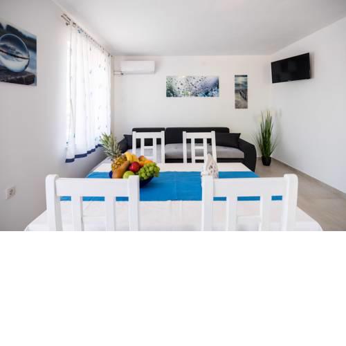 Apartments Dora