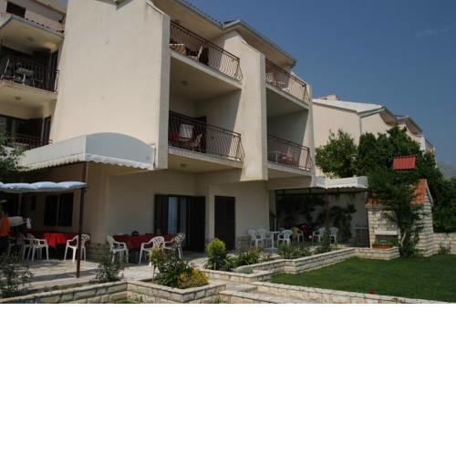 Apartments Edita & Robert