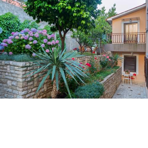 Apartments Emilia