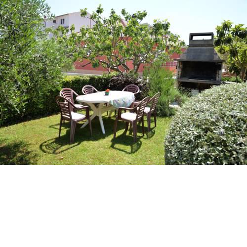 Apartments Family Holiday Garden