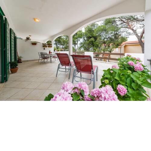 APARTMENTS FANI IN JELSA-HVAR A4