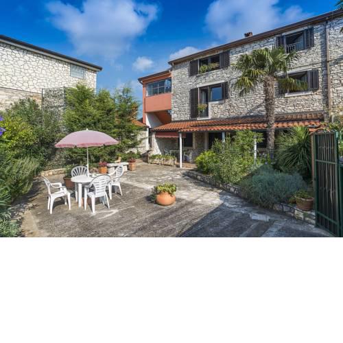 Apartments Fratrici 557
