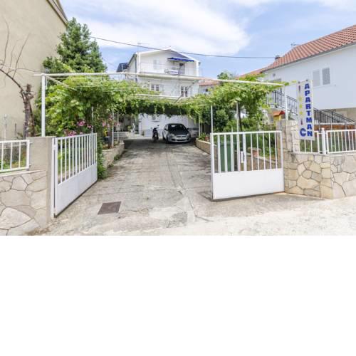 Apartments Goran