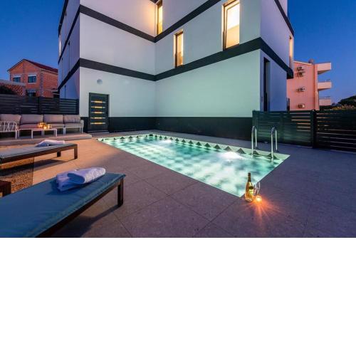 Apartments House Novel