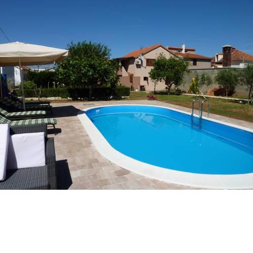 Apartments with private pool near the beach with private parking - Hrvoje Nin