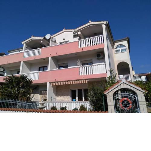 Apartments in Grebastica 35294
