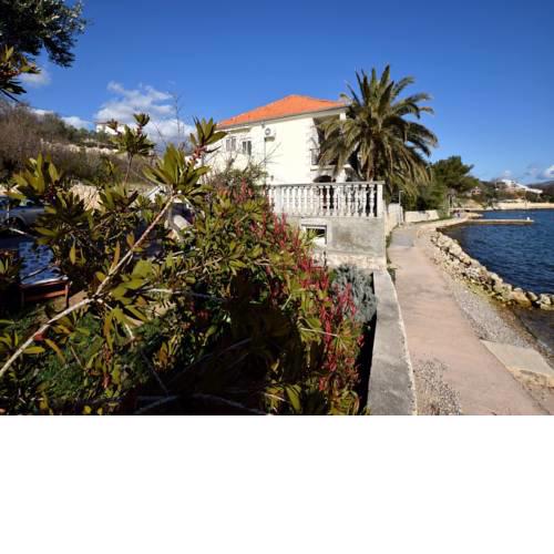 Apartments in Jasenice 33831