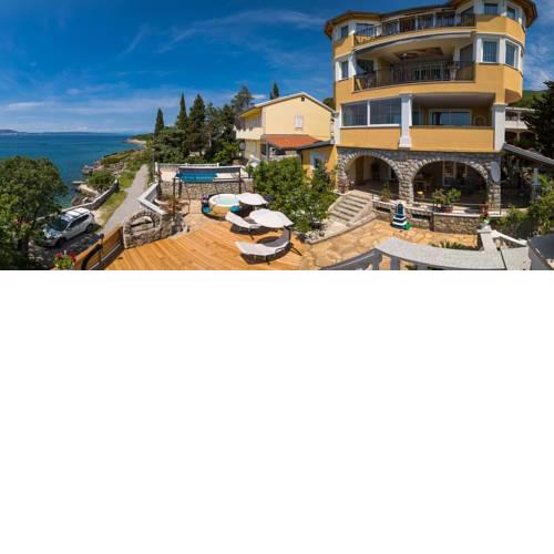 Apartments in Klenovica 35624