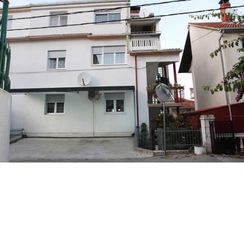 Apartments in Mastrinka 7407