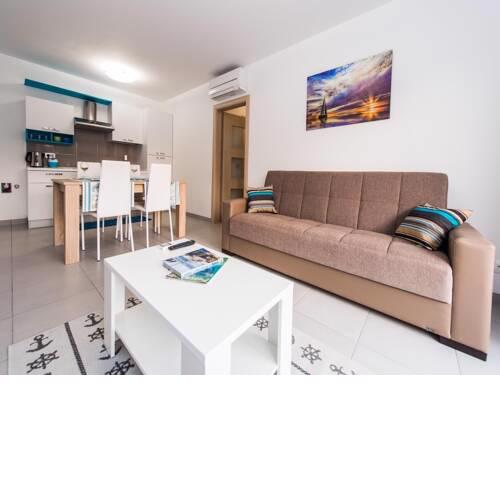 Apartments in Rogoznica 40358