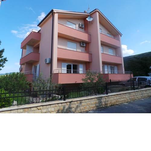 Apartments in Selce 17077