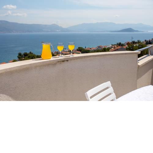 Apartments in Villa TOP TROGIR