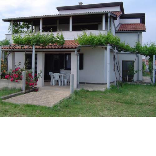 Spacious Apartment in Medulin with Covered Terrace