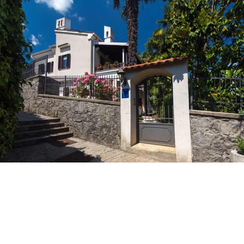 Apartments Iskra near the Sea