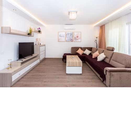 Apartments Iva Brstilo