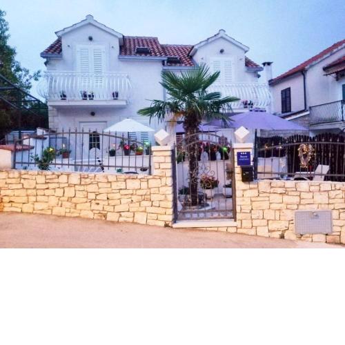 Apartments Ivan - 50m from sea