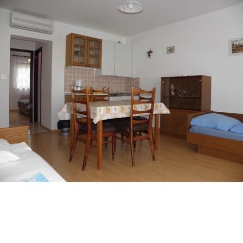Apartments IVO in Zarok - quiet location (862)