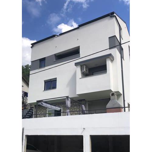 Apartments Jaki