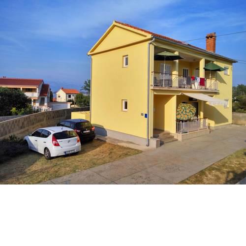 Apartments Jakov Nin