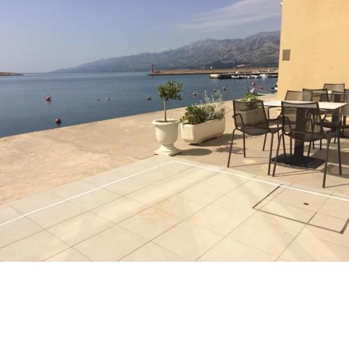 Apartments Jakov