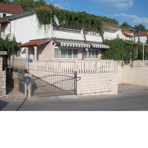 Apartments Jelsa (4440)