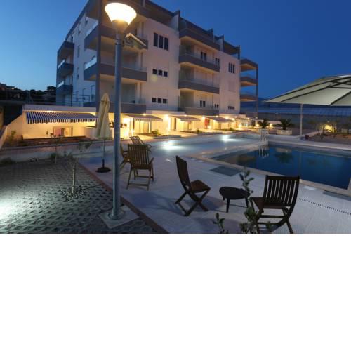 Apartments Kamelija