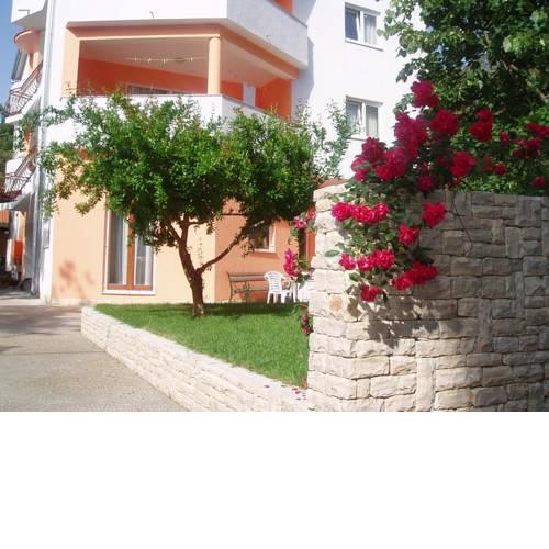 Apartments Karaba